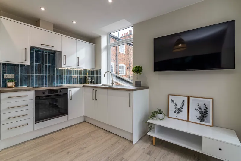 Luxury 1 Bedroom Apartment // 2026/7 - Image 14